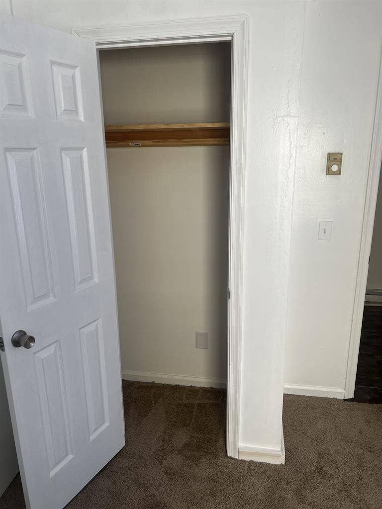 Room for rent / roommates