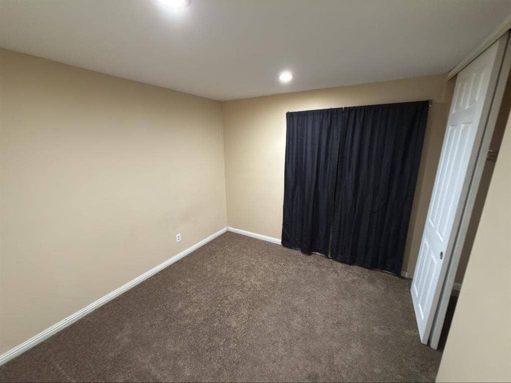 Room for rent in a house