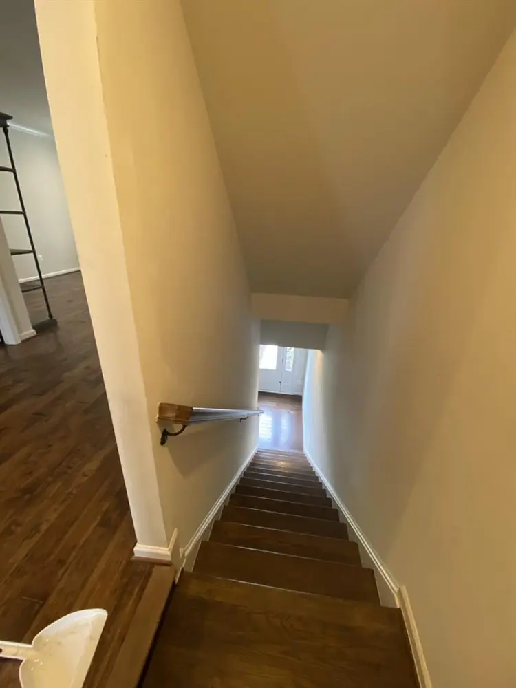 Main bedroom w/ br and closet
