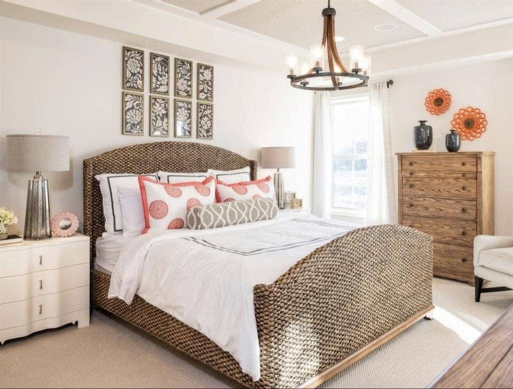 Main bedroom w/ br and closet