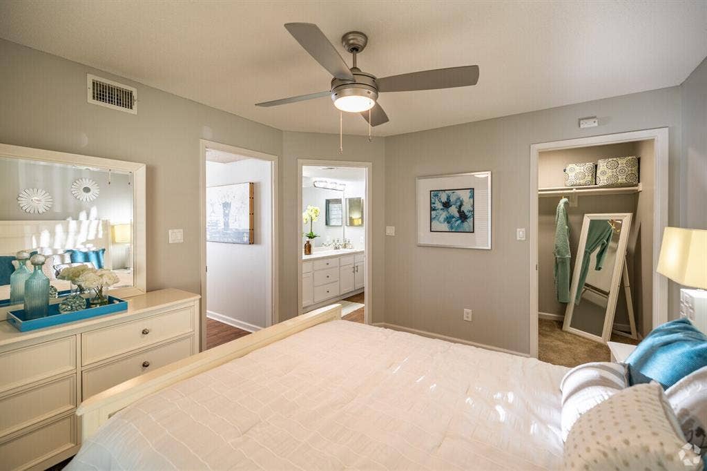 2B/2B Apartment Lease Take Over!!