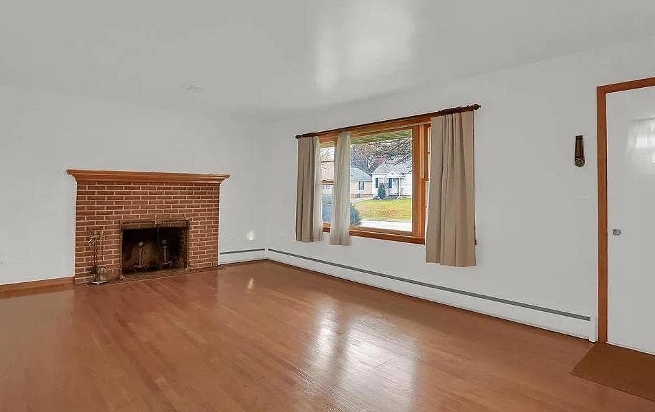 3 Bed 2 Baths & 2 car garage!