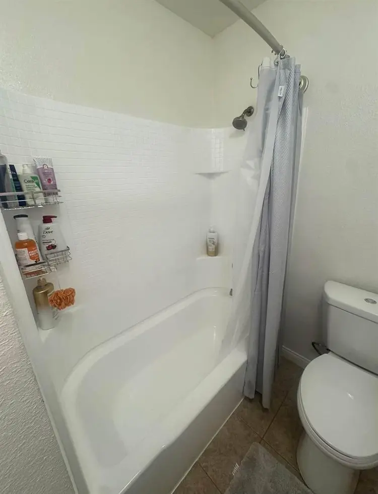 Private Bedroom in 3 bed 2 Bath