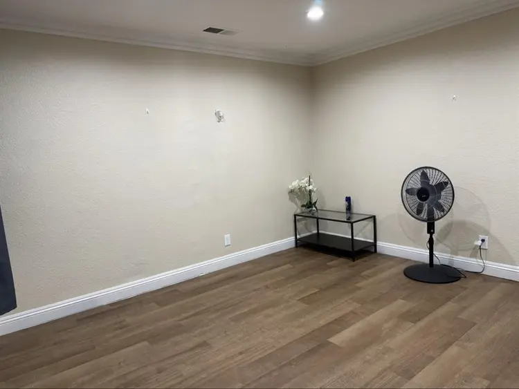 Unfurnished room for rent in Hemet