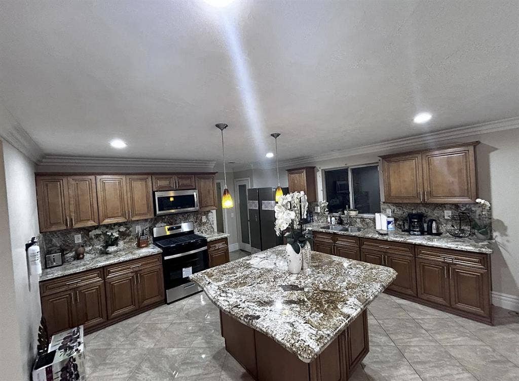 Unfurnished room for rent in Hemet