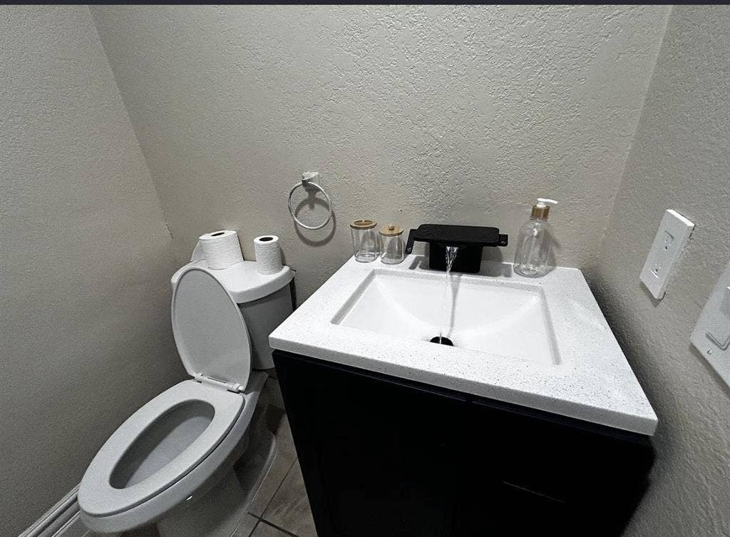 Unfurnished room for rent in Hemet