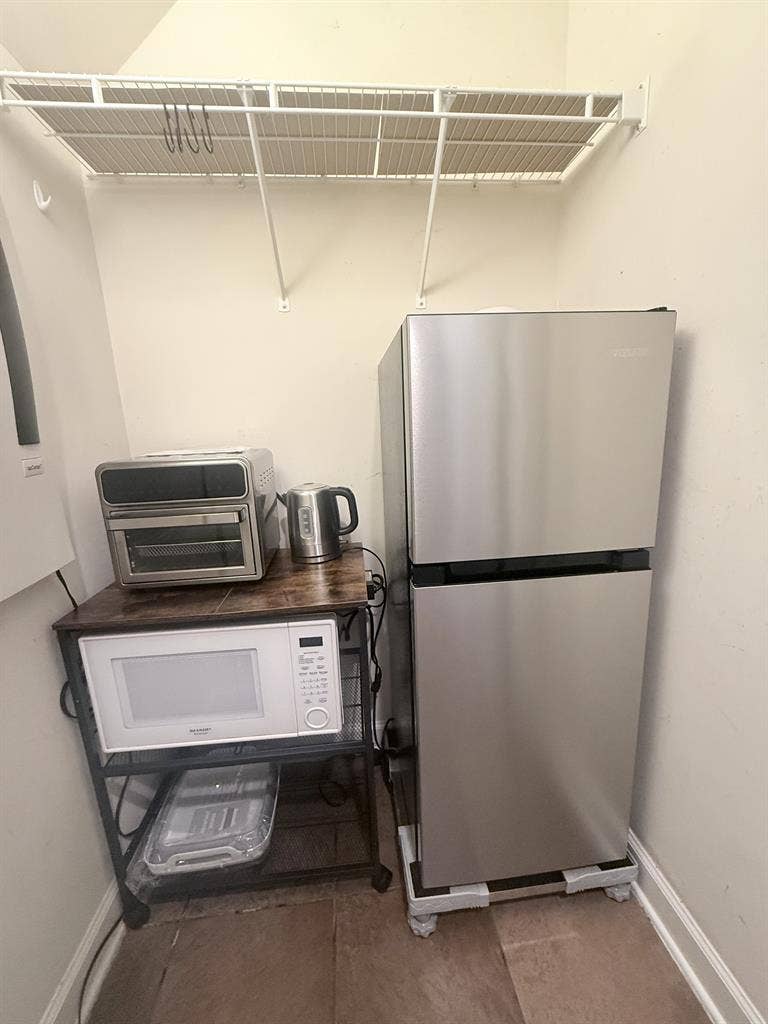 Private Studio for rent: $1,150