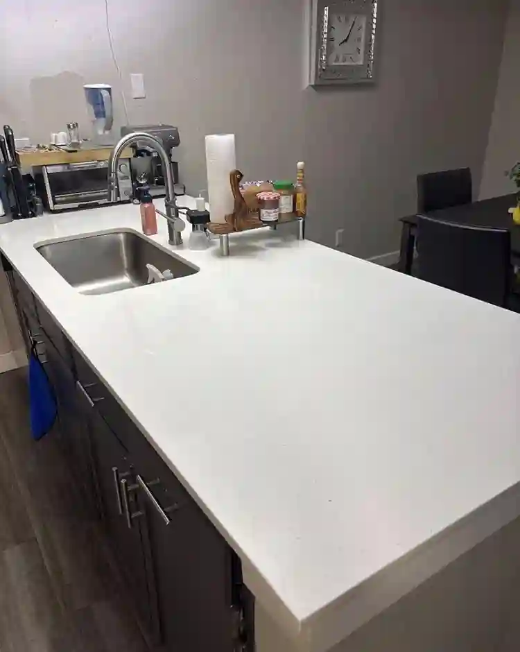 1 bed1 bath, room in a 2 bed apart'