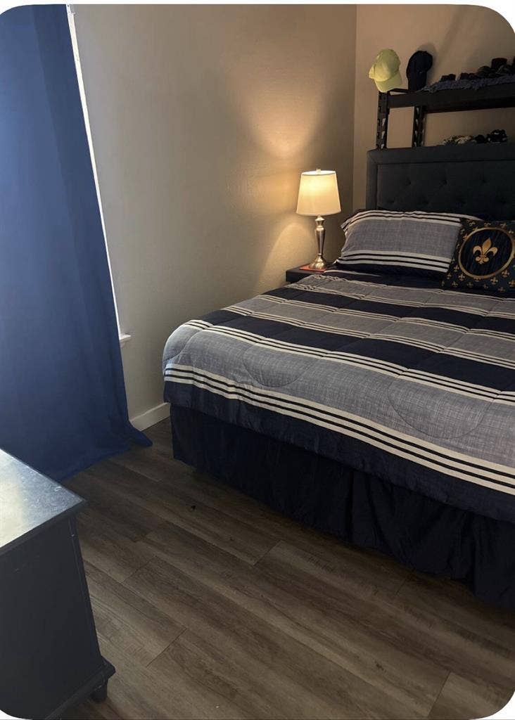 1 bed1 bath, room in a 2 bed apart'