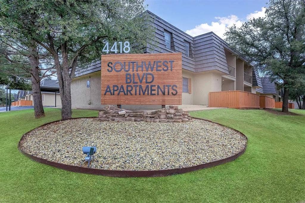 Looking for M roommate
