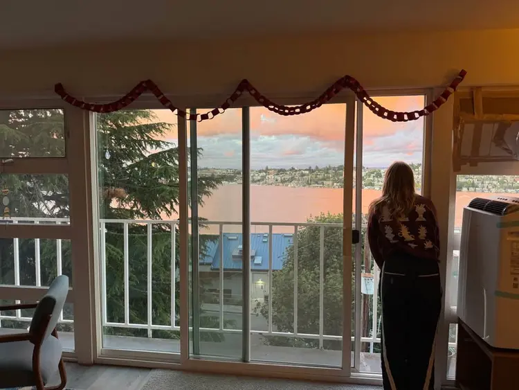 Great view Shared 2bd Westlake Apt