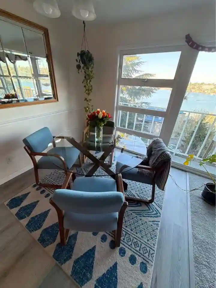 Great view Shared 2bd Westlake Apt