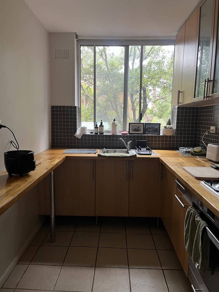 Room in Stanmore! 325$PW.