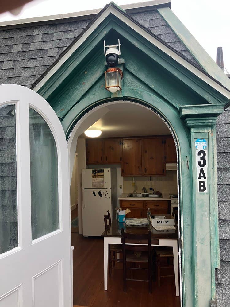 Looking for an honest roommate