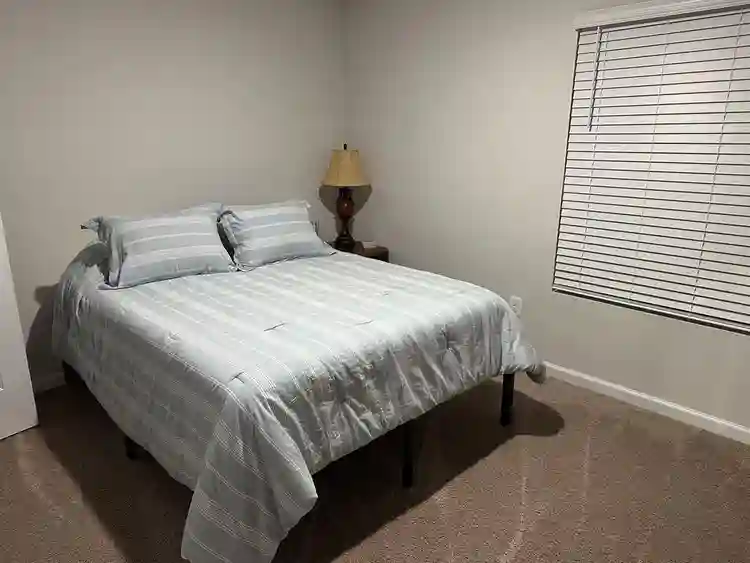 New Listing/Clean, Quiet, Private