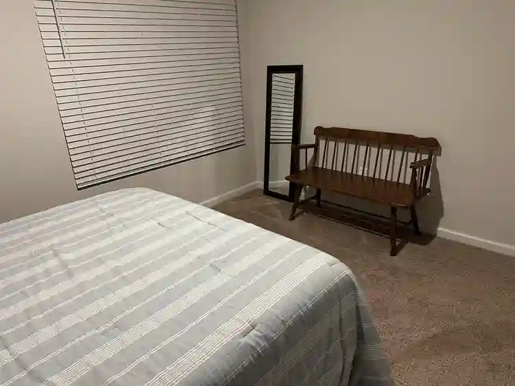 New Listing/Clean, Quiet, Private