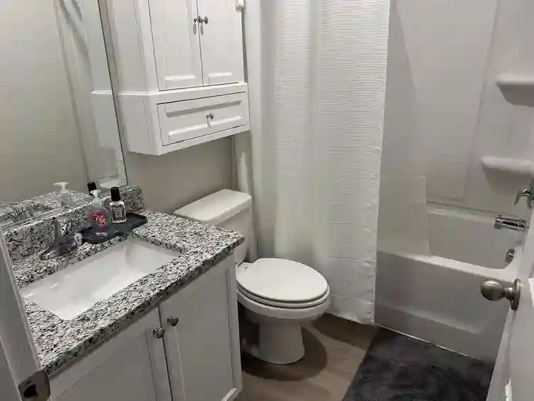 New Listing/Clean, Quiet, Private
