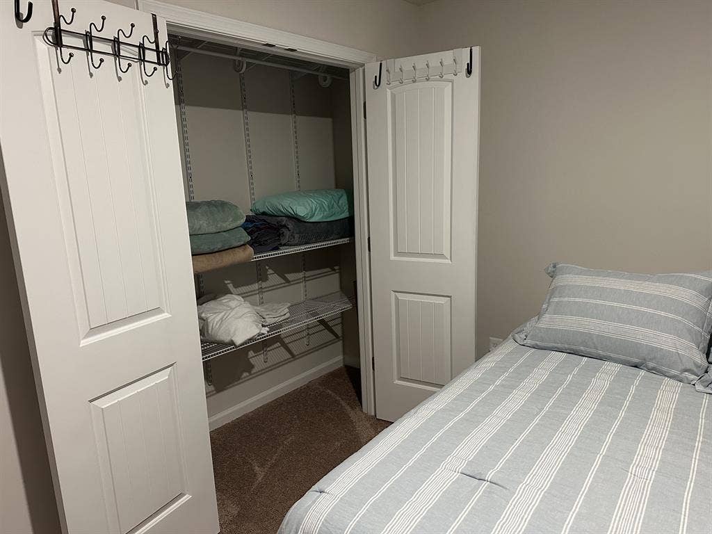New Listing/Clean, Quiet, Private
