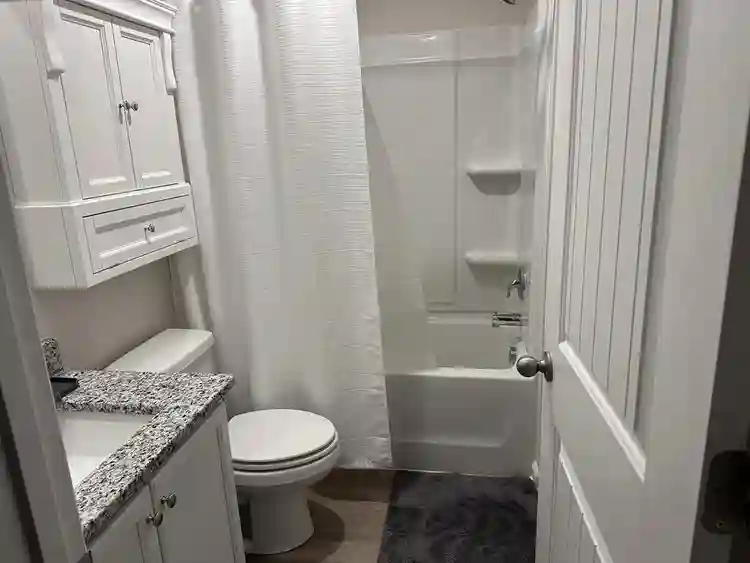 New Listing/Clean, Quiet, Private