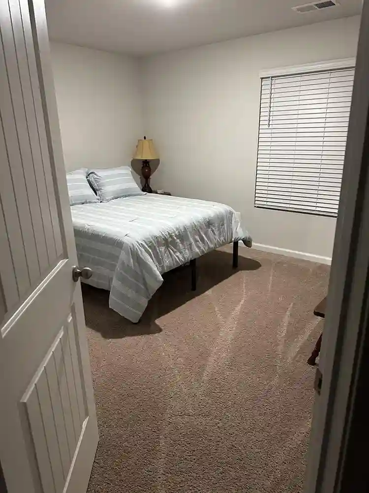New Listing/Clean, Quiet, Private
