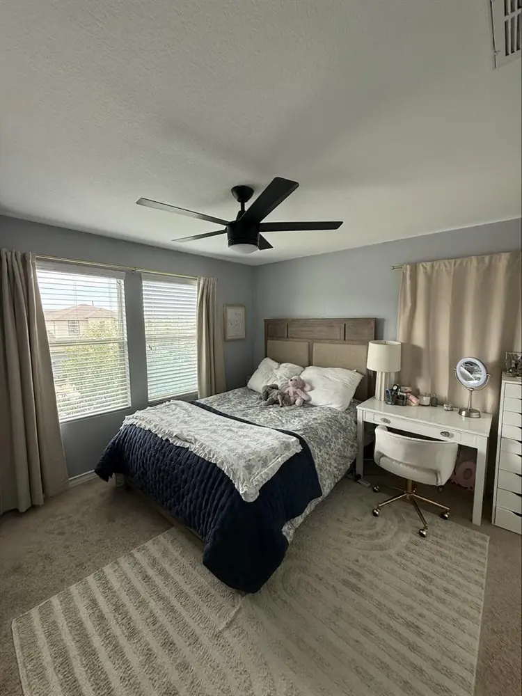 LOOKING FOR FEMALE ROOMMATE
