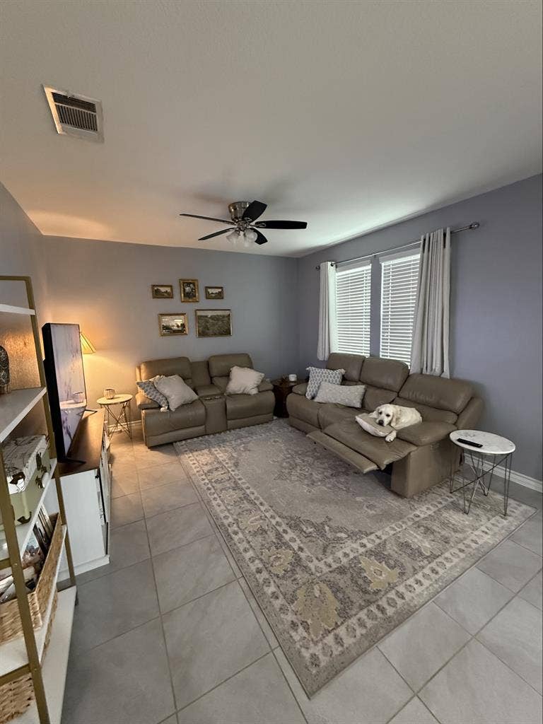 LOOKING FOR FEMALE ROOMMATE