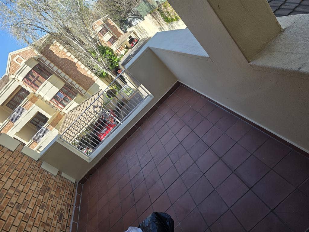 Apartment to share in Bryanston