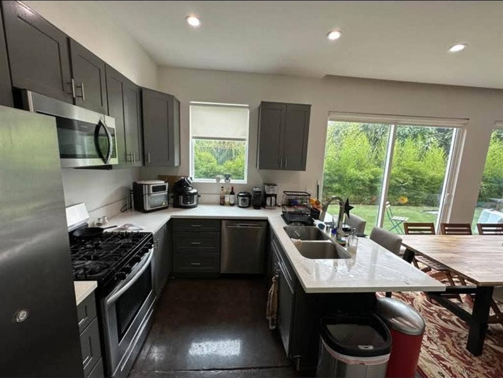 ROOM WITH ATTACHED BATHROOM/SHOWER