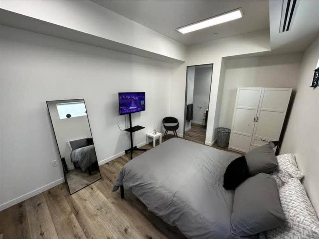 ROOM WITH ATTACHED BATHROOM/SHOWER