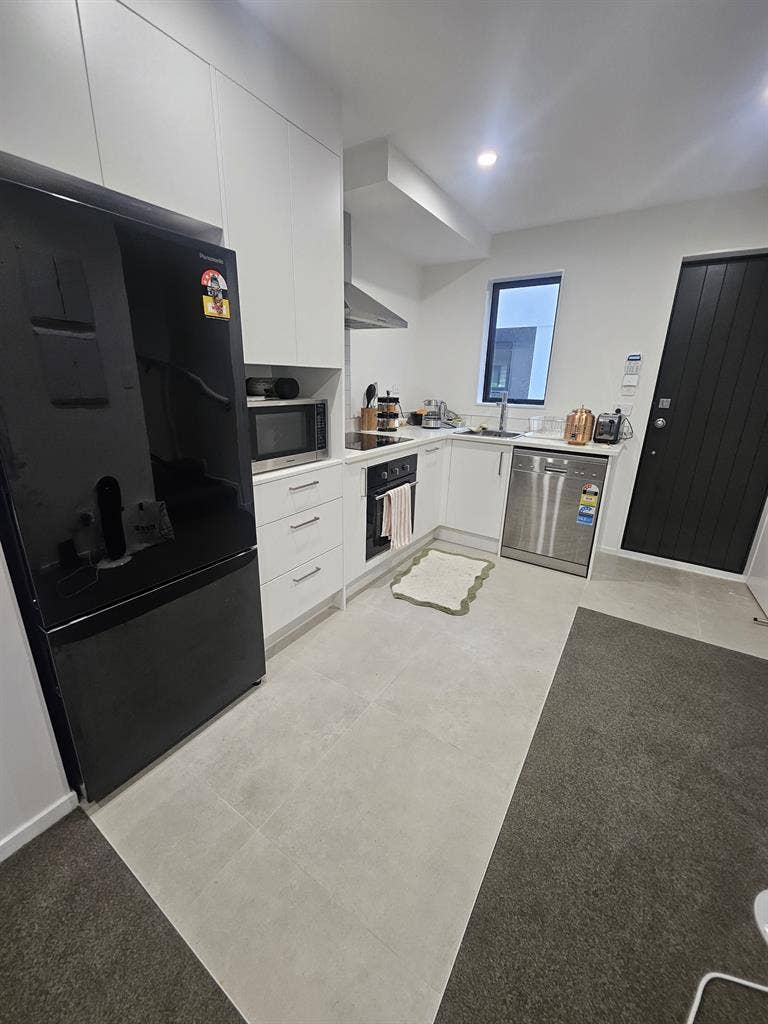 Sunny room furnished room in Hender
