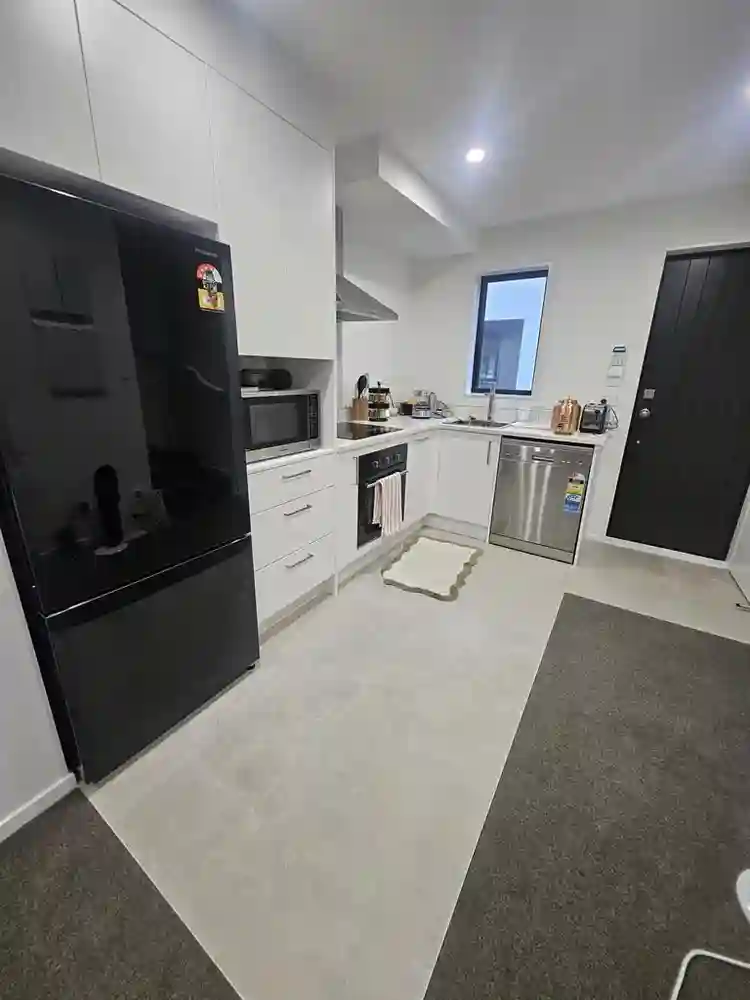 Sunny room furnished room in Hender