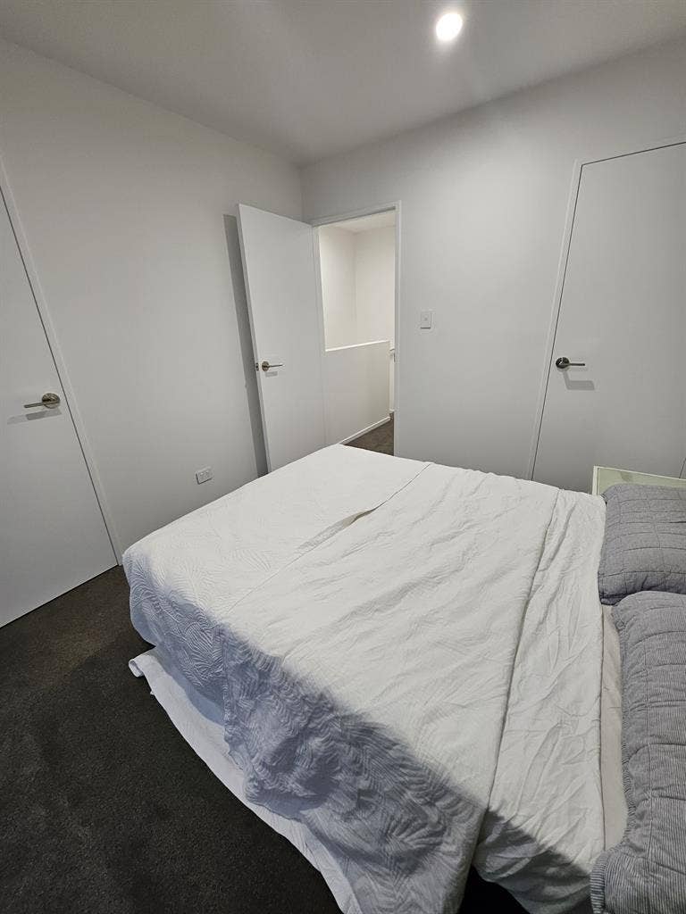 Sunny room furnished room in Hender