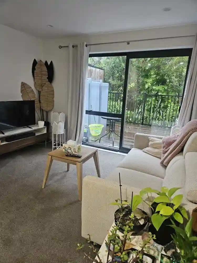 Sunny room furnished room in Hender