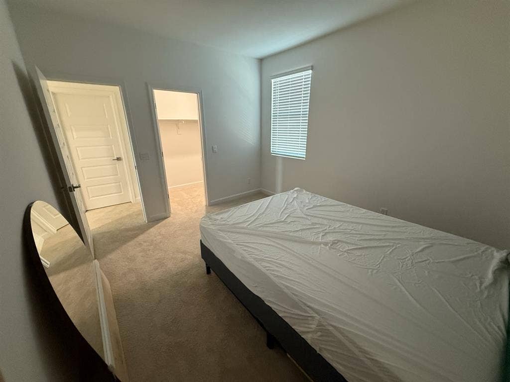 Private room w/ shared bathroom