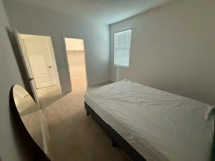 Private room w/ shared bathroom