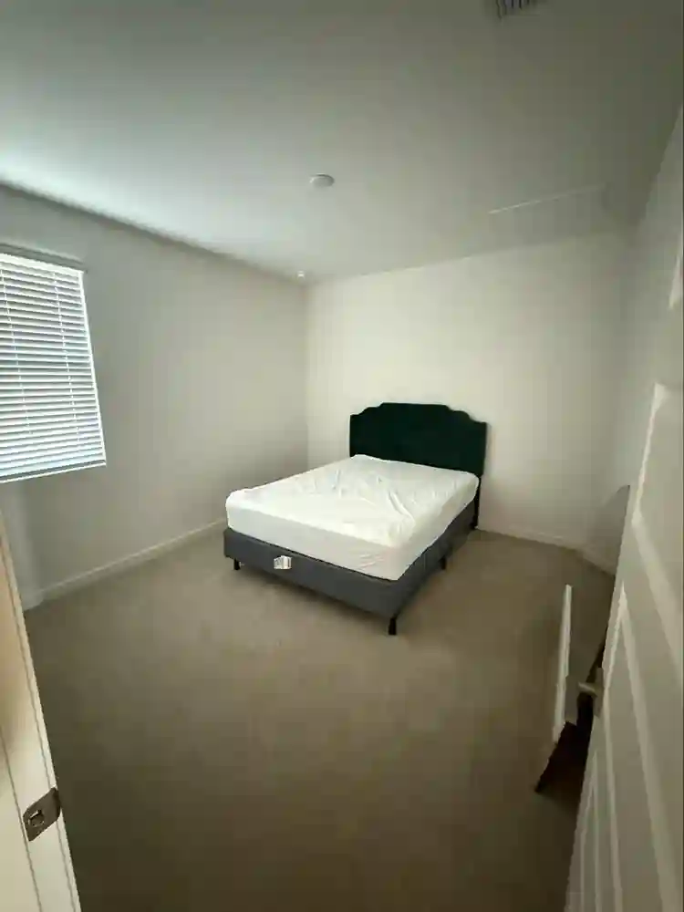 Private room w/ shared bathroom