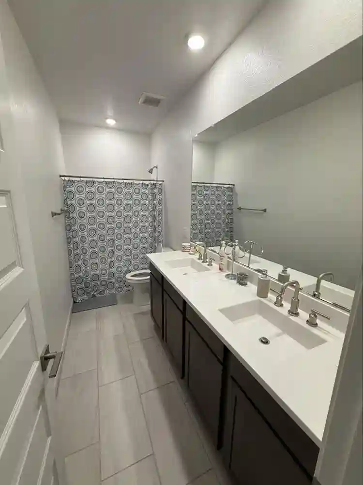 Private room w/ shared bathroom