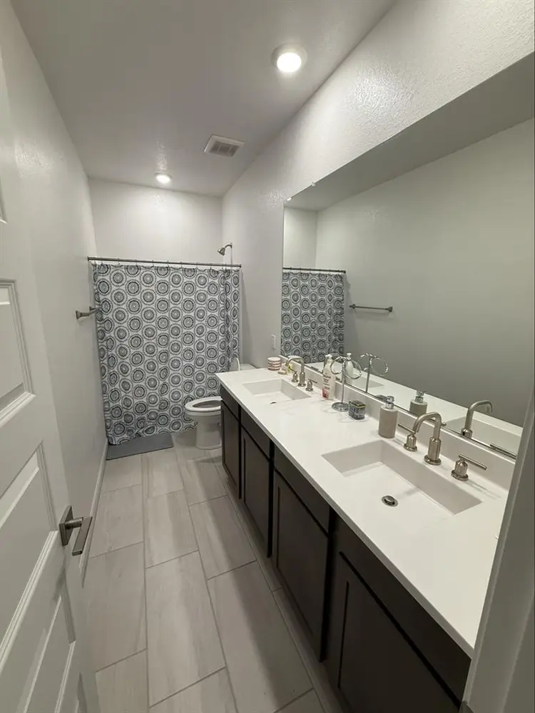 Private room w/ shared bathroom