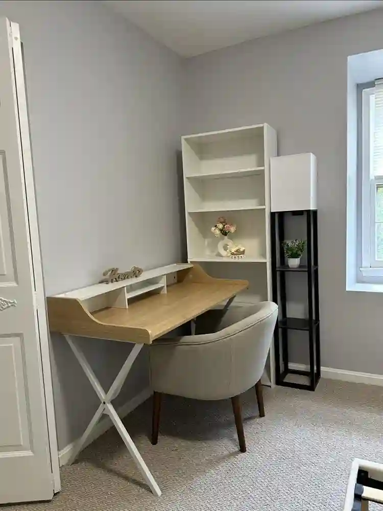 ISO Female roommate