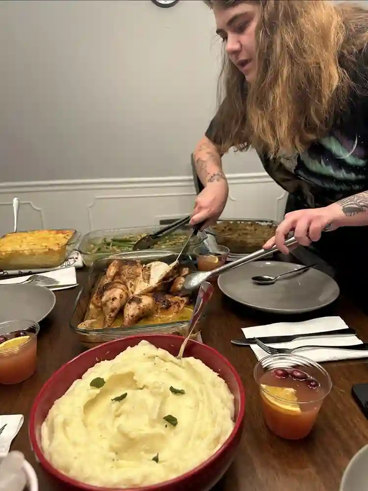 ISO Female roommate