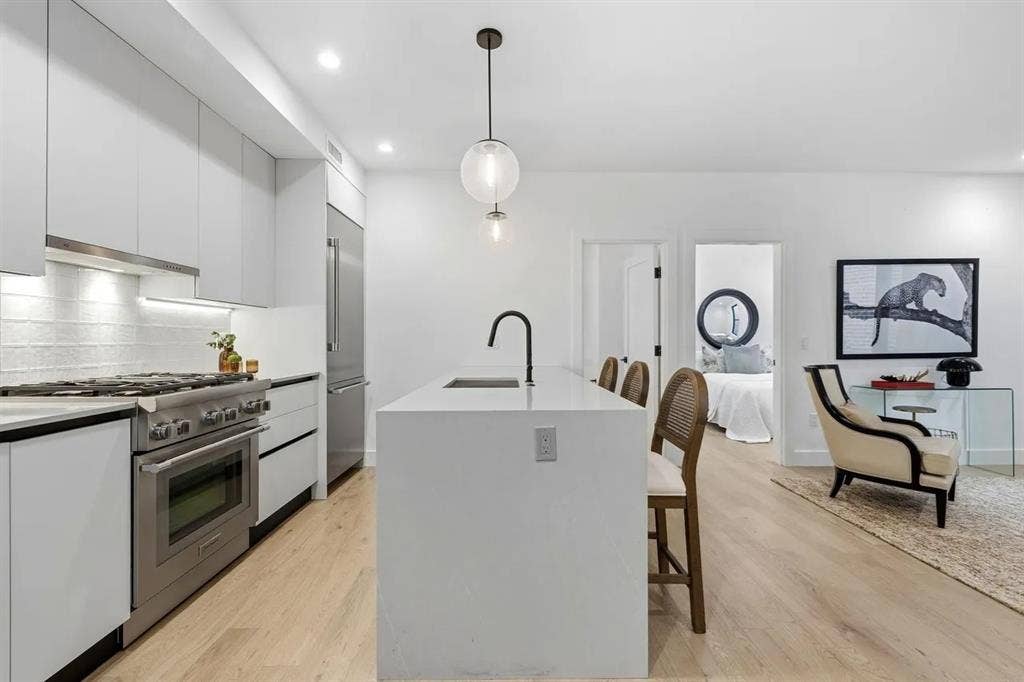 472 W BROADWAY