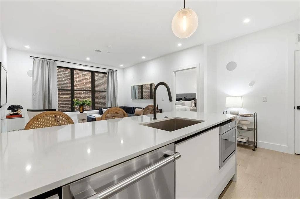472 W BROADWAY