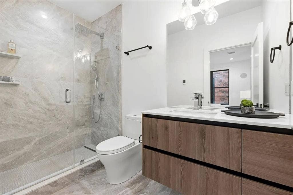 472 W BROADWAY