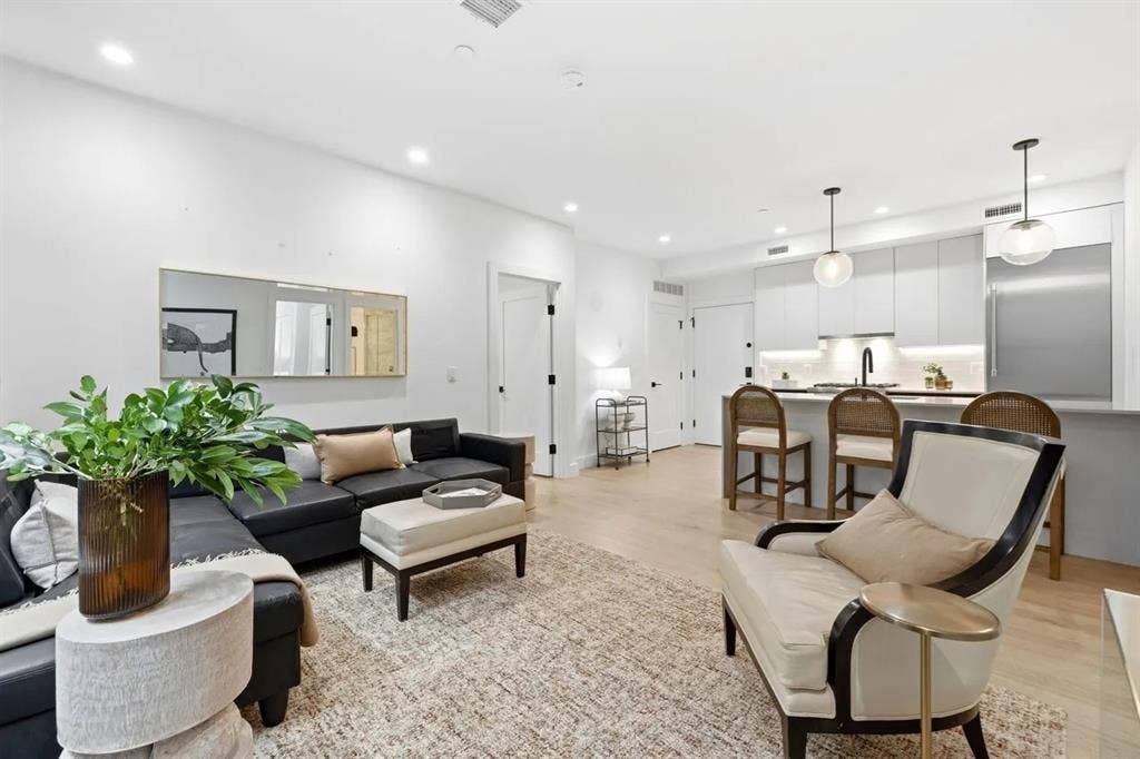 WELCOME 2 BEDROOM/ 2 BATHROOM