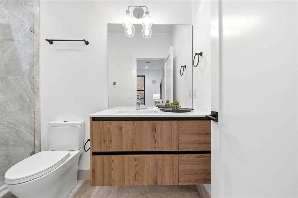 WELCOME 2 BEDROOM/ 2 BATHROOM