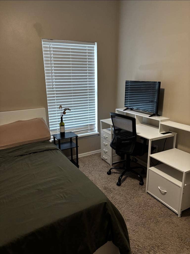 Looking for a ROOMMATEE