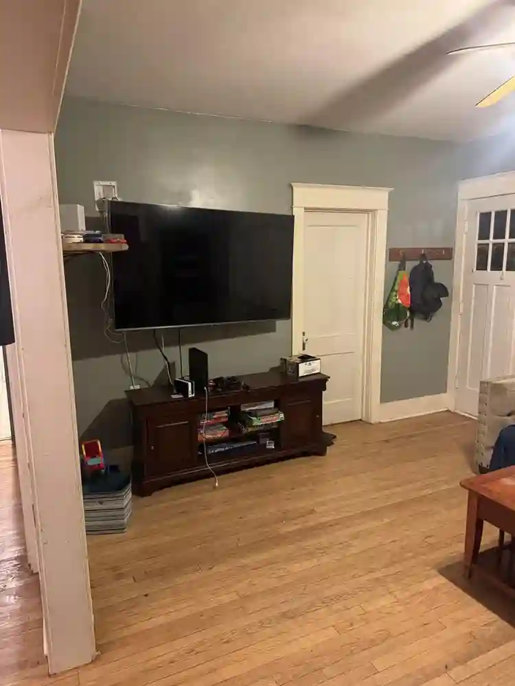 Shared house pvt bath/bed/living rm