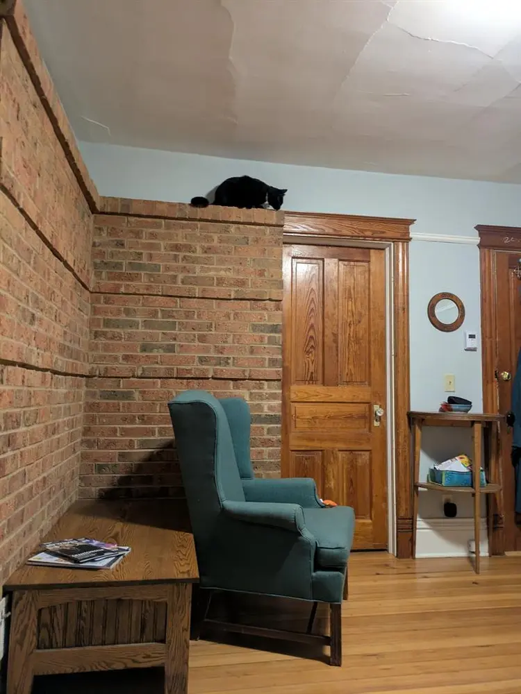 Share 2nd story flat, Schenk-Atwood