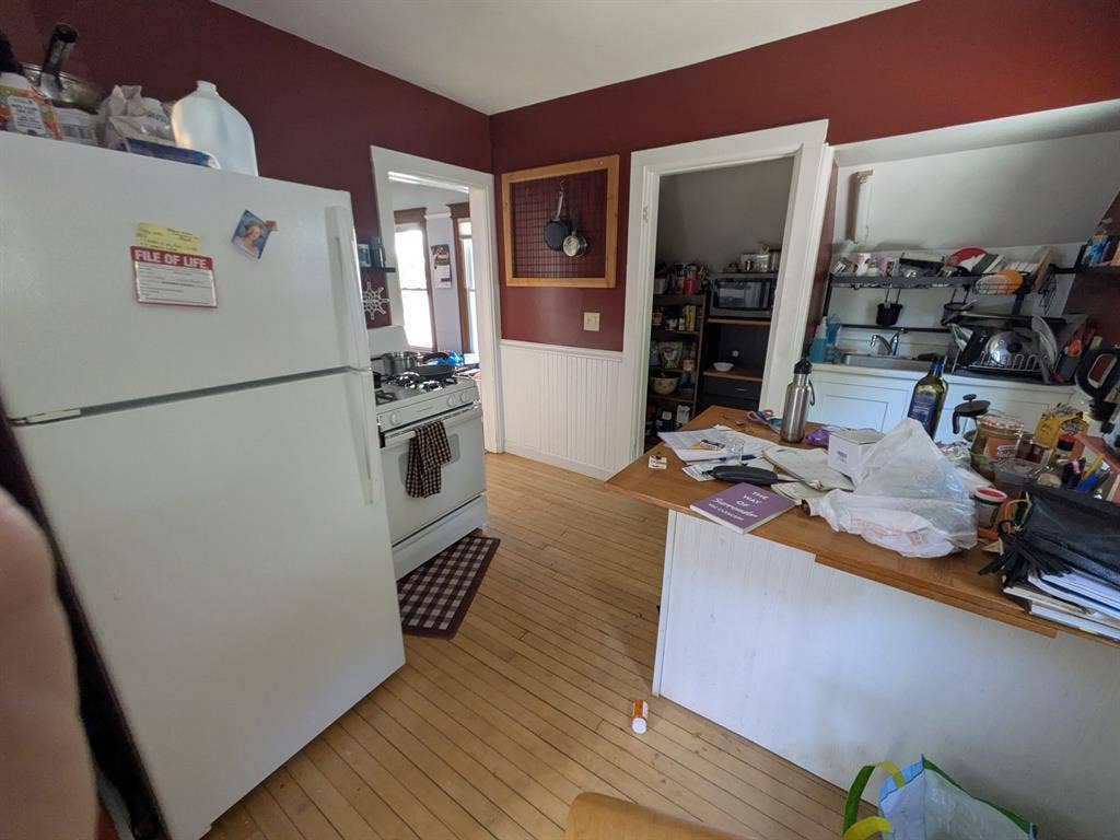 Share 2nd story flat, Schenk-Atwood