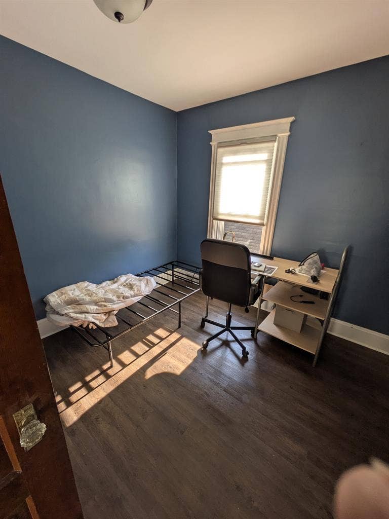 Share 2nd story flat, Schenk-Atwood